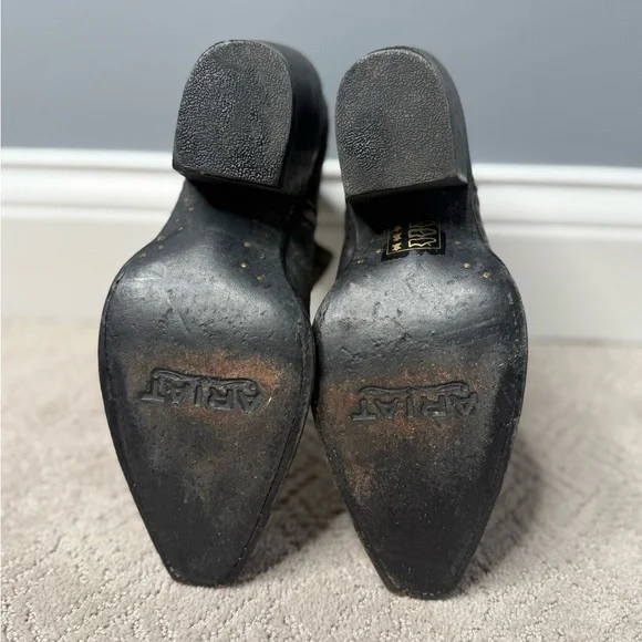 Women’s Ariat black western distressed boots - Picture 3 of 4